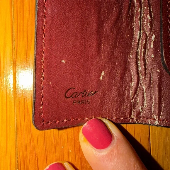 Authentic Cartier Pre-Loved Burgundy Leather 4-Key Ring Holder w/ Gold Hardware - Picture 3 of 6